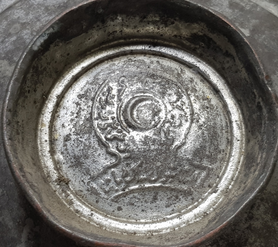 ÜZERİ OSMANLICA YAZILI OSMANLI DÖNEMİ HİLALİ AHMER TENCERE KAPAĞI