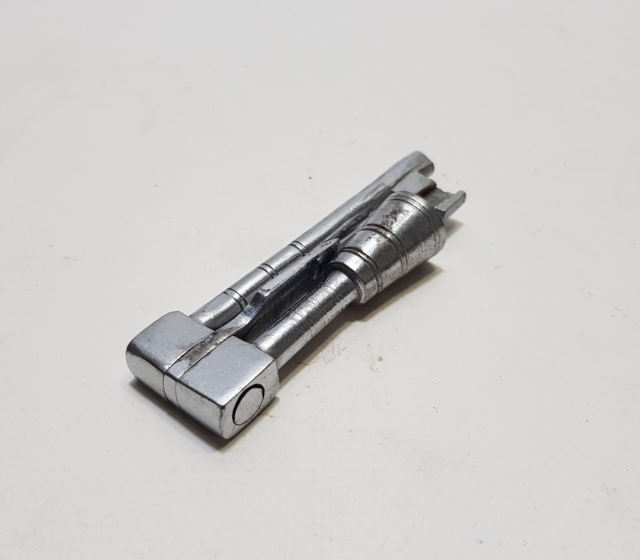 CUMHURİYET BAŞLARI ANTİKA KONDÜKTÖR ANAHTARI