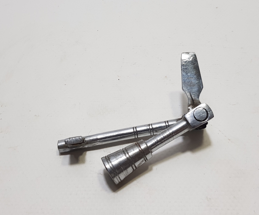 CUMHURİYET BAŞLARI ANTİKA KONDÜKTÖR ANAHTARI