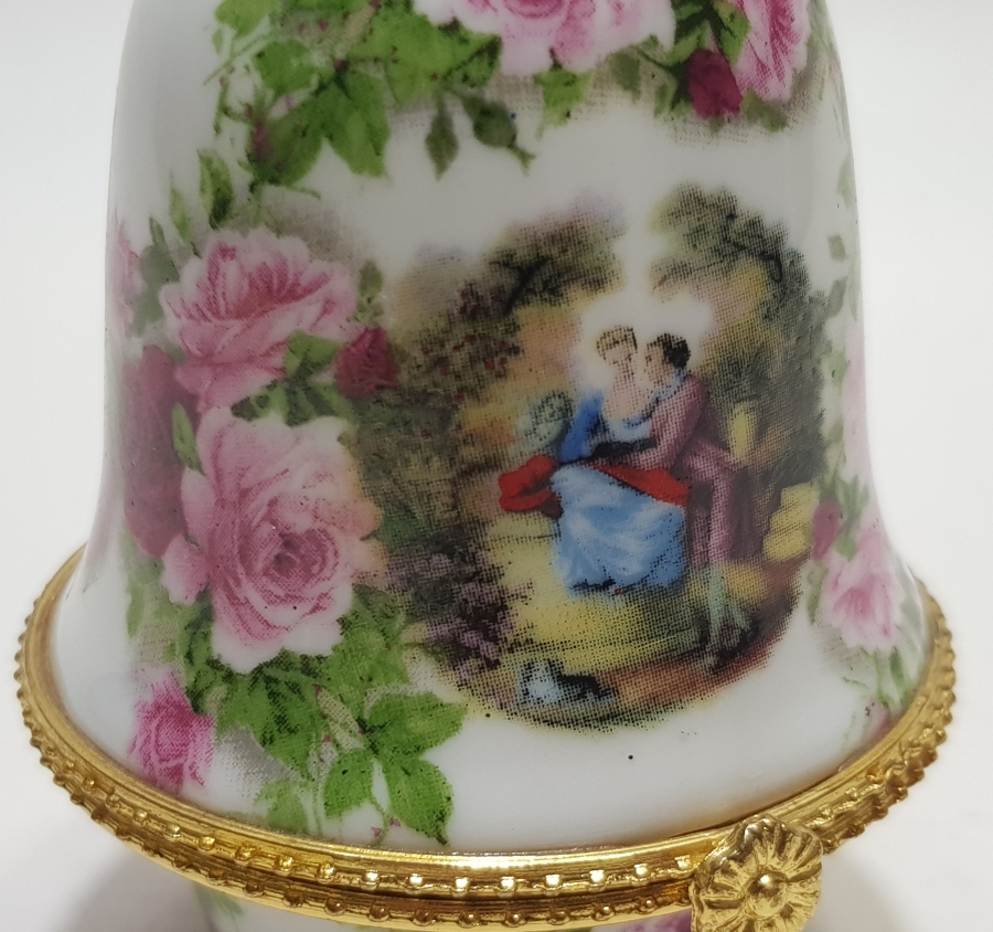 İNGİLİZ YAPIMI ANTİKA PORSELEN KAPAKLI MÜCAVHER KUTUSU