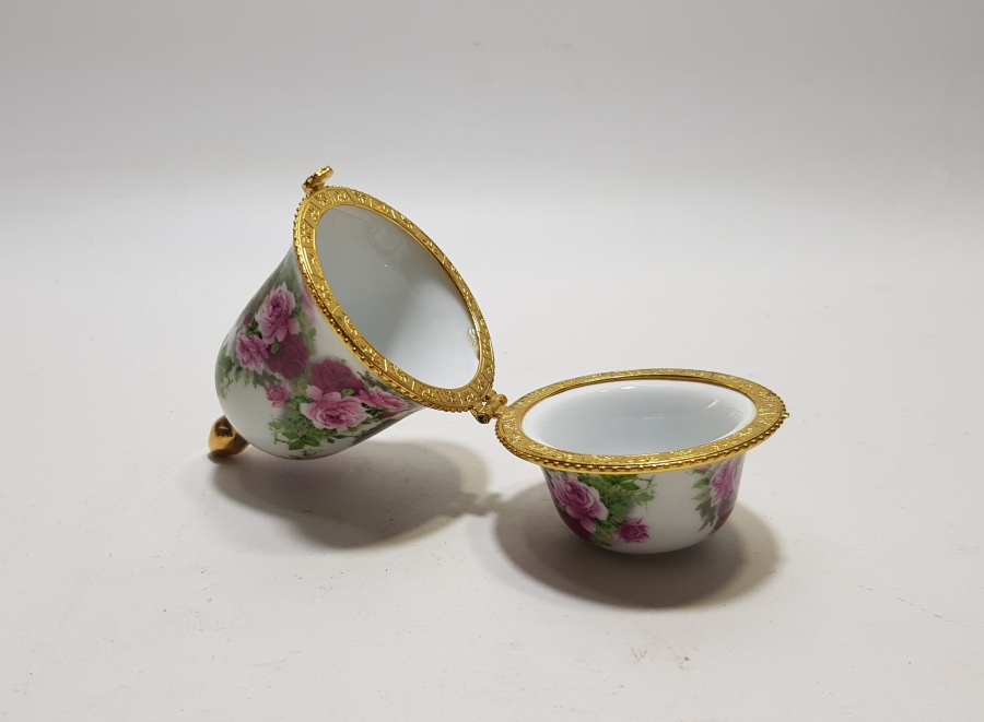 İNGİLİZ YAPIMI ANTİKA PORSELEN KAPAKLI MÜCAVHER KUTUSU