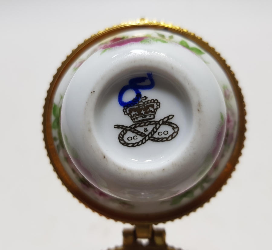 İNGİLİZ YAPIMI ANTİKA PORSELEN KAPAKLI MÜCAVHER KUTUSU