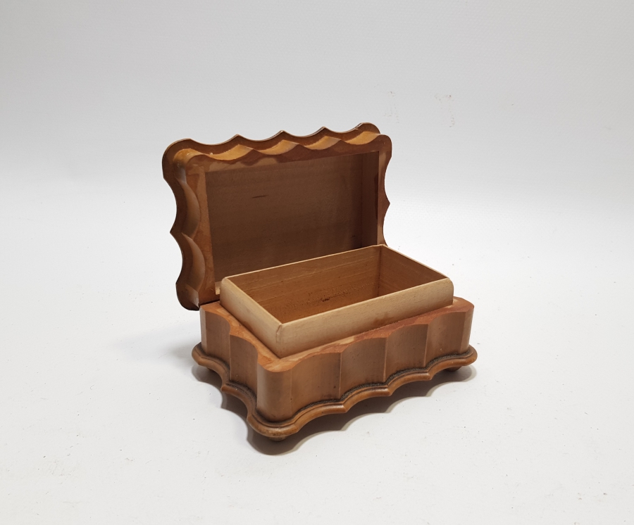 ÜZERİ EL BOYAMA İŞÇİLİKLİ BÜYÜK BOY AHŞAP MÜCEVHER KUTUSU - TESPİH KUTUSU