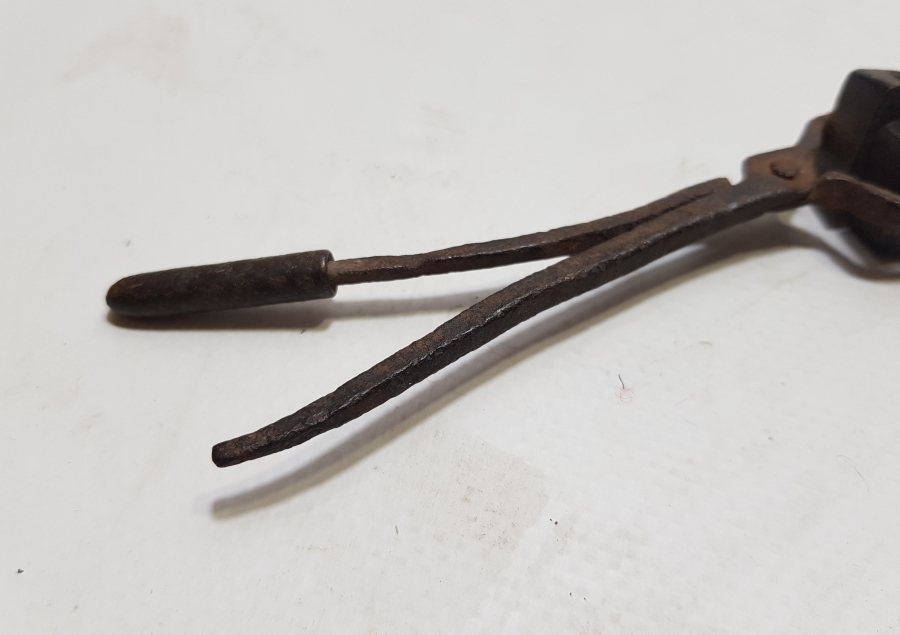 OSMANLI DÖNEMİ PİŞTOVLAR İÇİN KULLANILAN KURŞUN DÖKME ALETİ