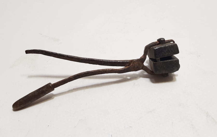 OSMANLI DÖNEMİ PİŞTOVLAR İÇİN KULLANILAN KURŞUN DÖKME ALETİ