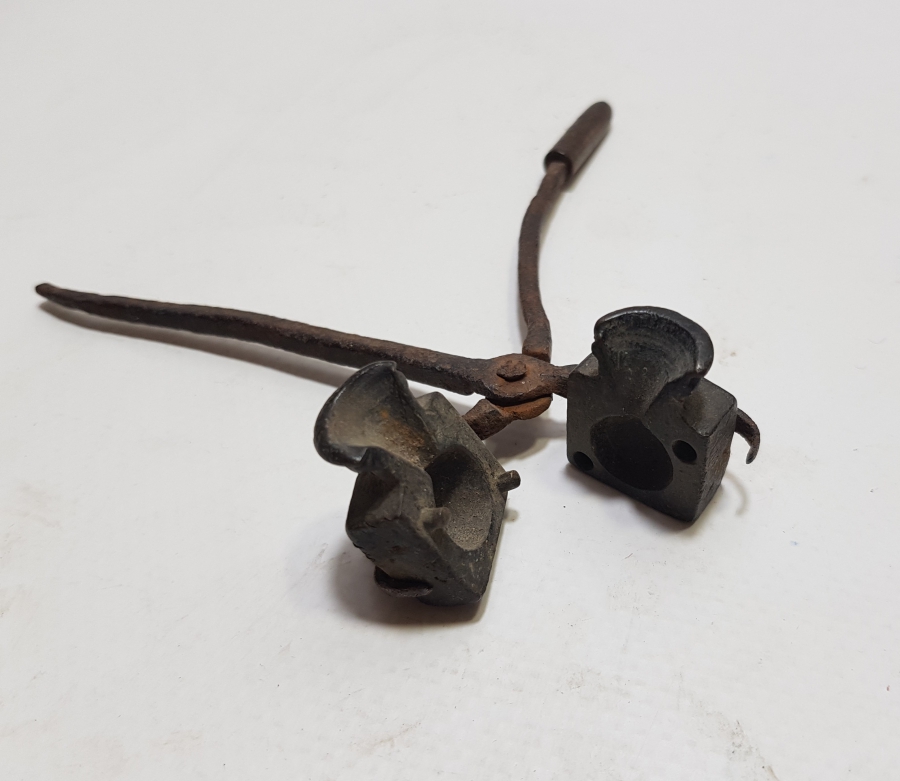 OSMANLI DÖNEMİ PİŞTOVLAR İÇİN KULLANILAN KURŞUN DÖKME ALETİ