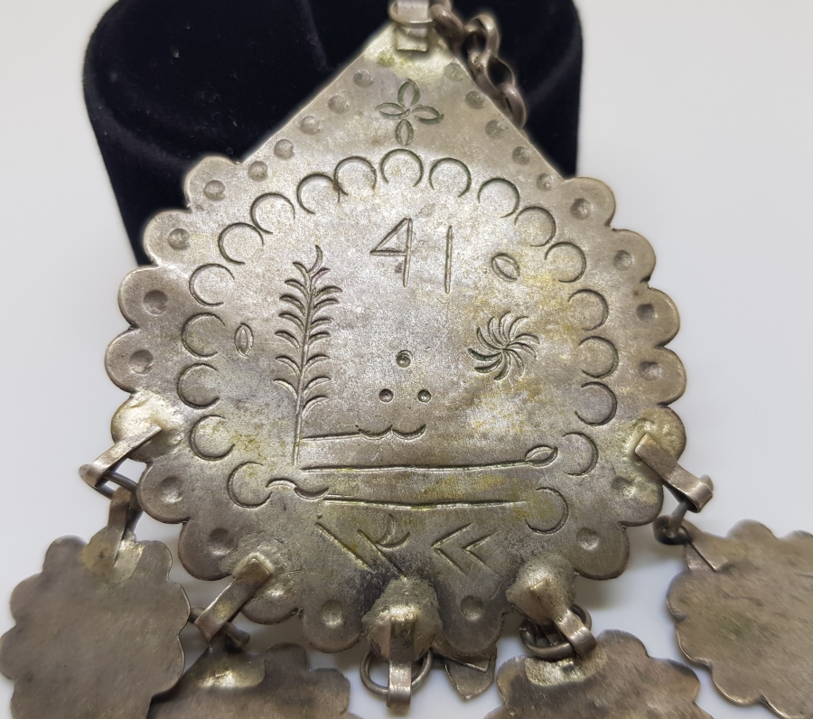 OSMANLI DÖNEMİ EL KAZIMA ÜZERİ TARİHLİ VE YAZILI ARMUDİ FES SÜSÜ