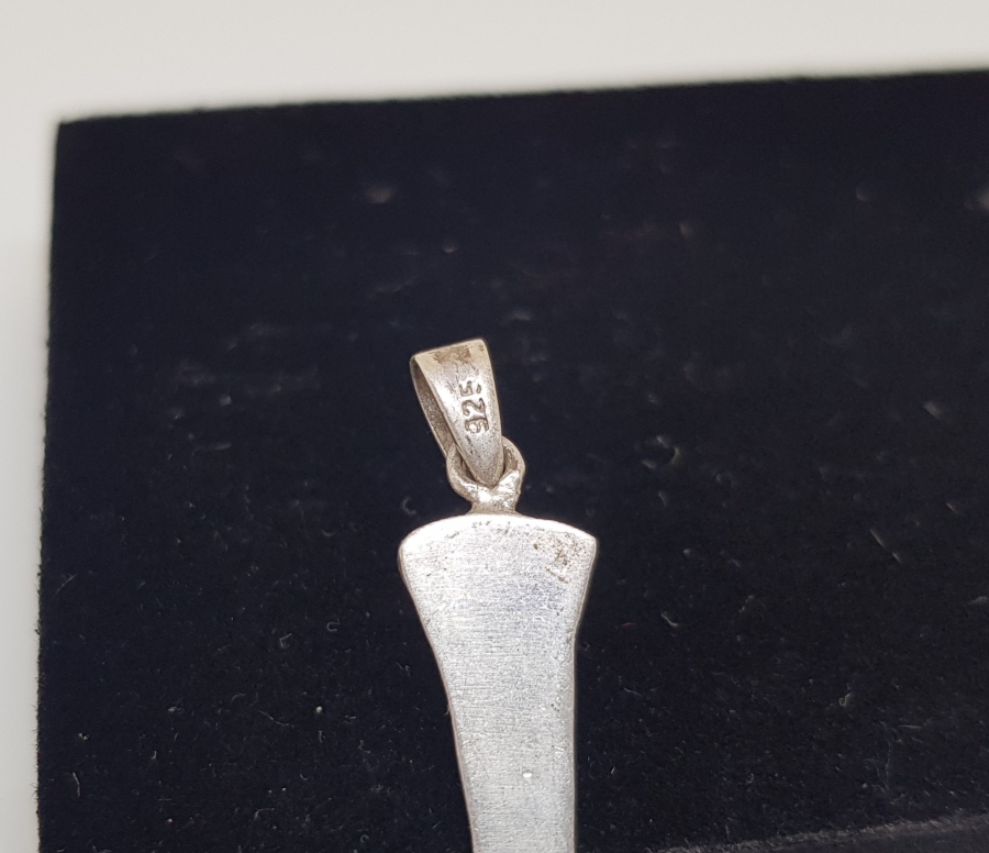 BALTA FORMUNDA YAPILMIŞ ÖZEL YAPIM GÜMÜŞ KOLYE UCU