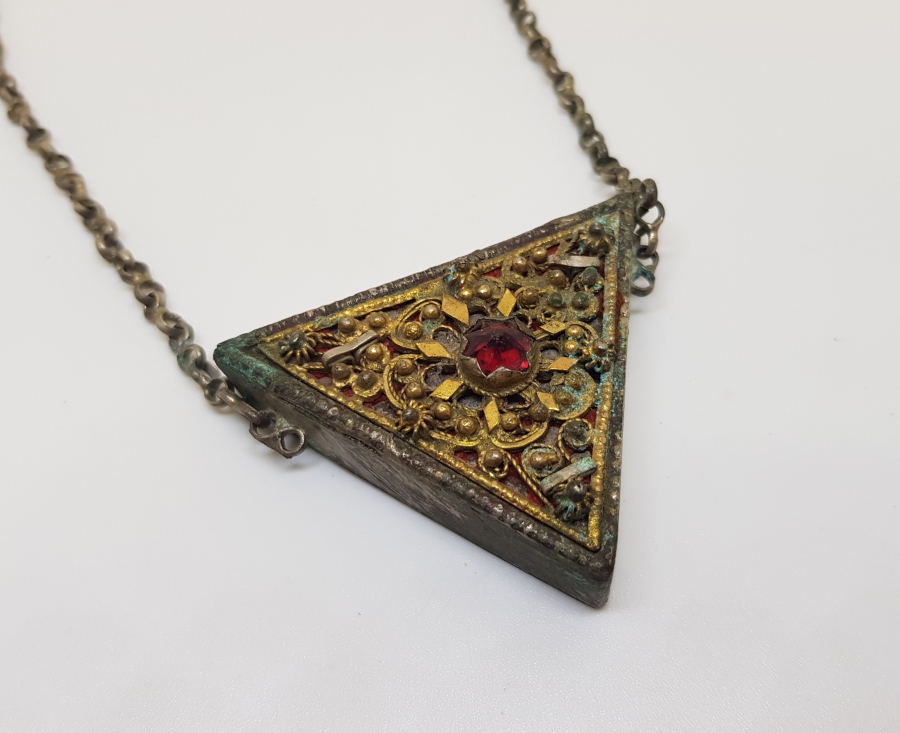 ÜZERİ KABARTMA İŞÇİLİKLİ OSMANLI DÖNEMİ AŞIK ZİNCİRLİ GÜMÜŞ HAMAYIL