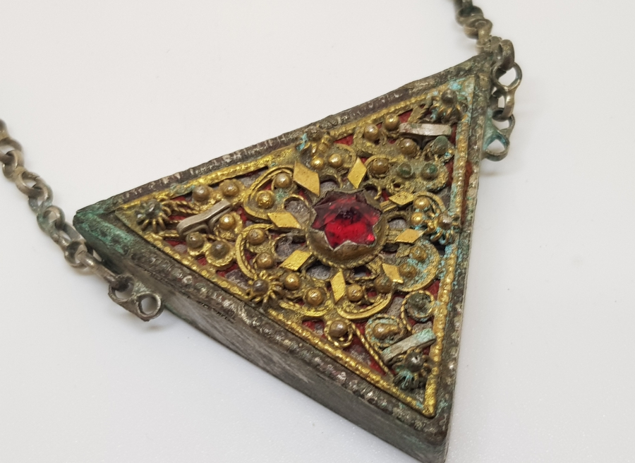 ÜZERİ KABARTMA İŞÇİLİKLİ OSMANLI DÖNEMİ AŞIK ZİNCİRLİ GÜMÜŞ HAMAYIL