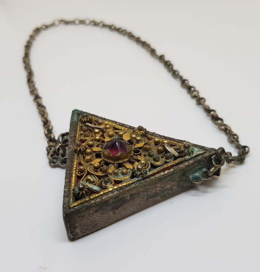 ÜZERİ KABARTMA İŞÇİLİKLİ OSMANLI DÖNEMİ AŞIK ZİNCİRLİ GÜMÜŞ HAMAYIL