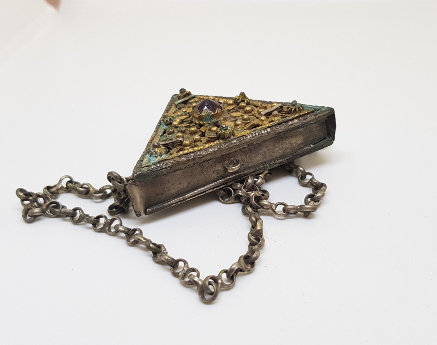 ÜZERİ KABARTMA İŞÇİLİKLİ OSMANLI DÖNEMİ AŞIK ZİNCİRLİ GÜMÜŞ HAMAYIL