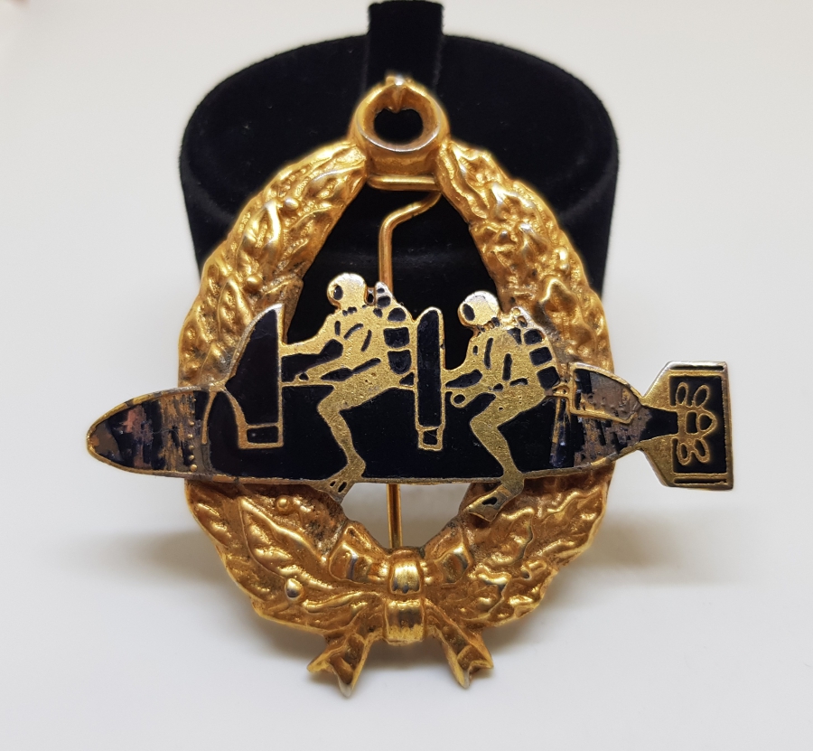 ÜZERİ MİNE İŞÇİLİKLİ CUMHURİYET BAŞLARI ÇOK NADİR DENİZALTI SUBAY BRÖVESİ