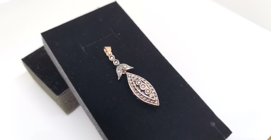 MEKİK MODELİ ELMAS TAŞLI KOLYE UCU