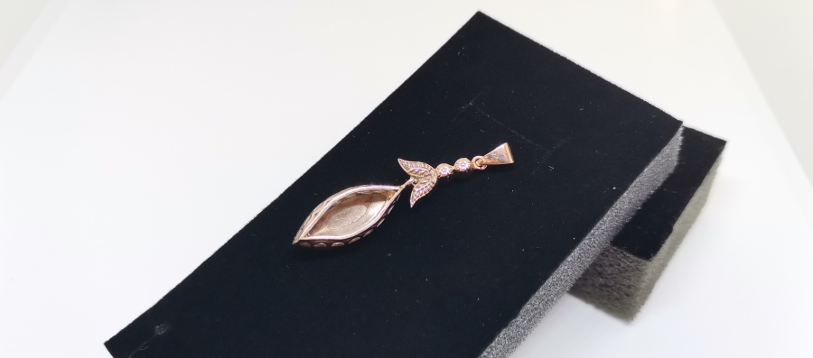 MEKİK MODELİ ELMAS TAŞLI KOLYE UCU