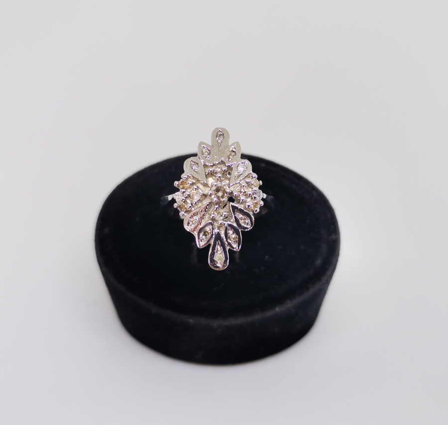 YAPRAKLI MEKİK MODEL PIRLANTA TAŞLI YÜZÜK