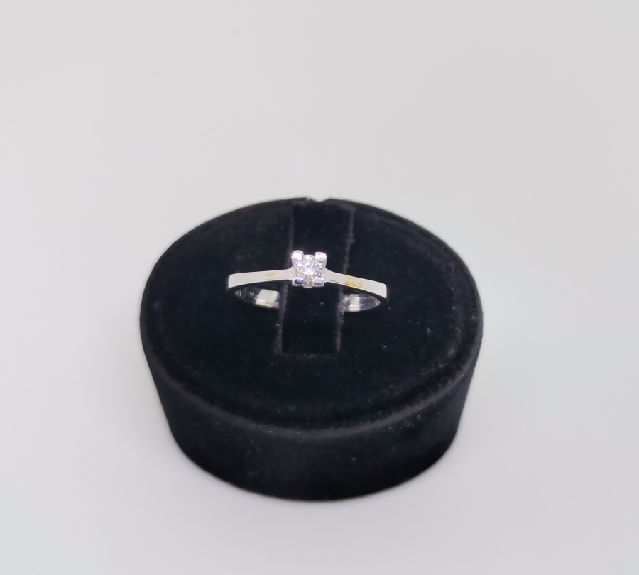 TEK TAŞ MODELLİ PIRLANTA YÜZÜK