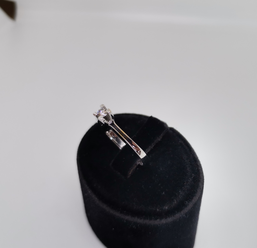 TEK TAŞ MODELLİ PIRLANTA YÜZÜK