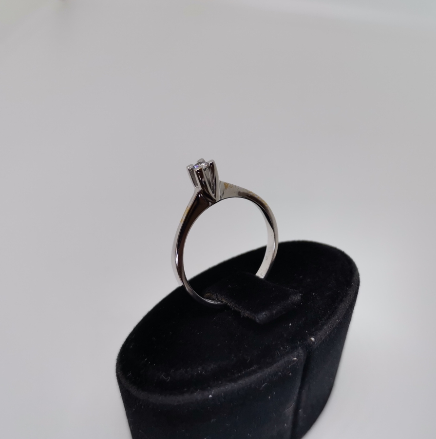 TEK TAŞ MODELLİ PIRLANTA YÜZÜK