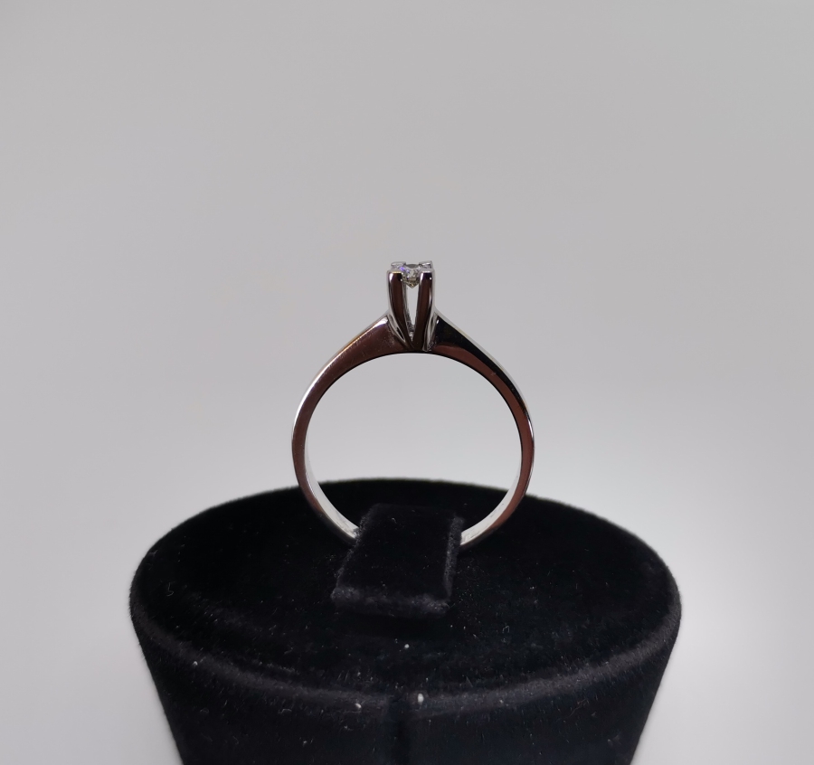 TEK TAŞ MODELLİ PIRLANTA YÜZÜK