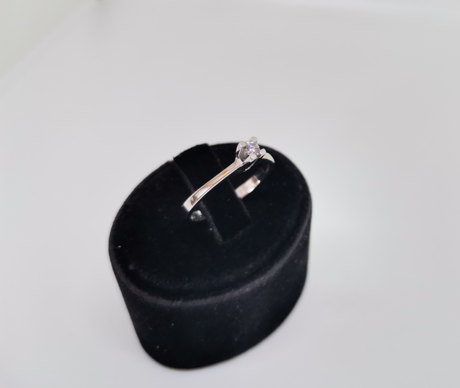 TEK TAŞ MODELLİ PIRLANTA YÜZÜK