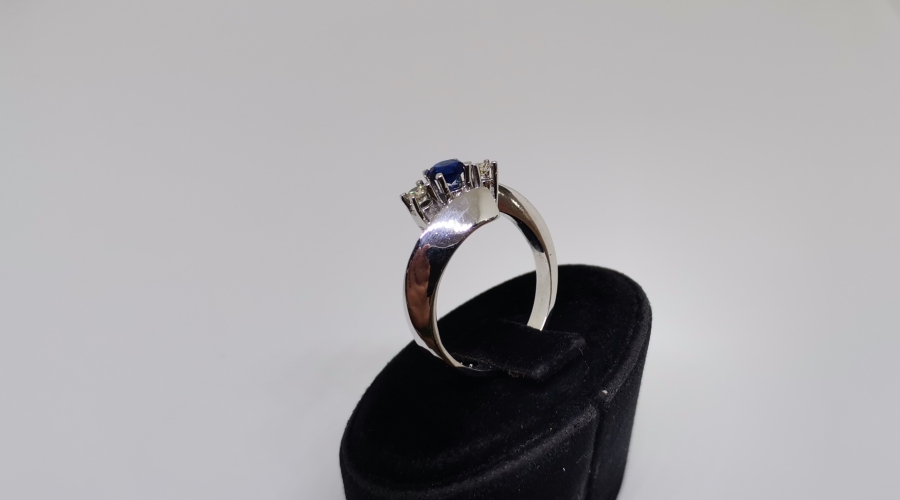 SAFİR VE PIRLANTA TAŞLI YILAN BAŞI MODELİ YÜZÜK