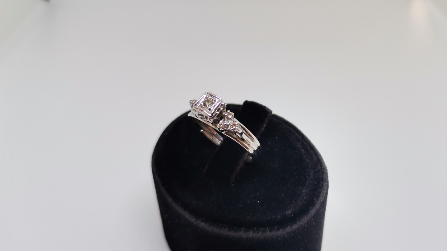 KARE MODELİ PIRLANTA TAŞLI YÜZÜK