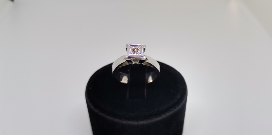 KARE FORMLU TEKTAŞ PIRLANTA YÜZÜK