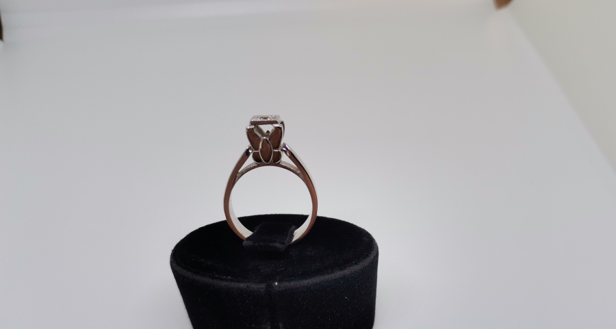 KARE FORMLU TEKTAŞ PIRLANTA YÜZÜK