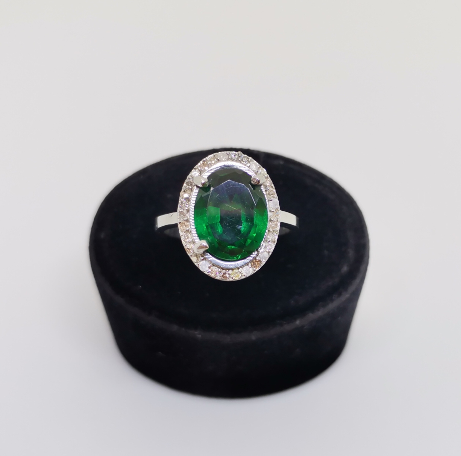 PIRLANTA VE ZÜMRÜT TAŞLI BÜYÜK OVAL YÜZÜK