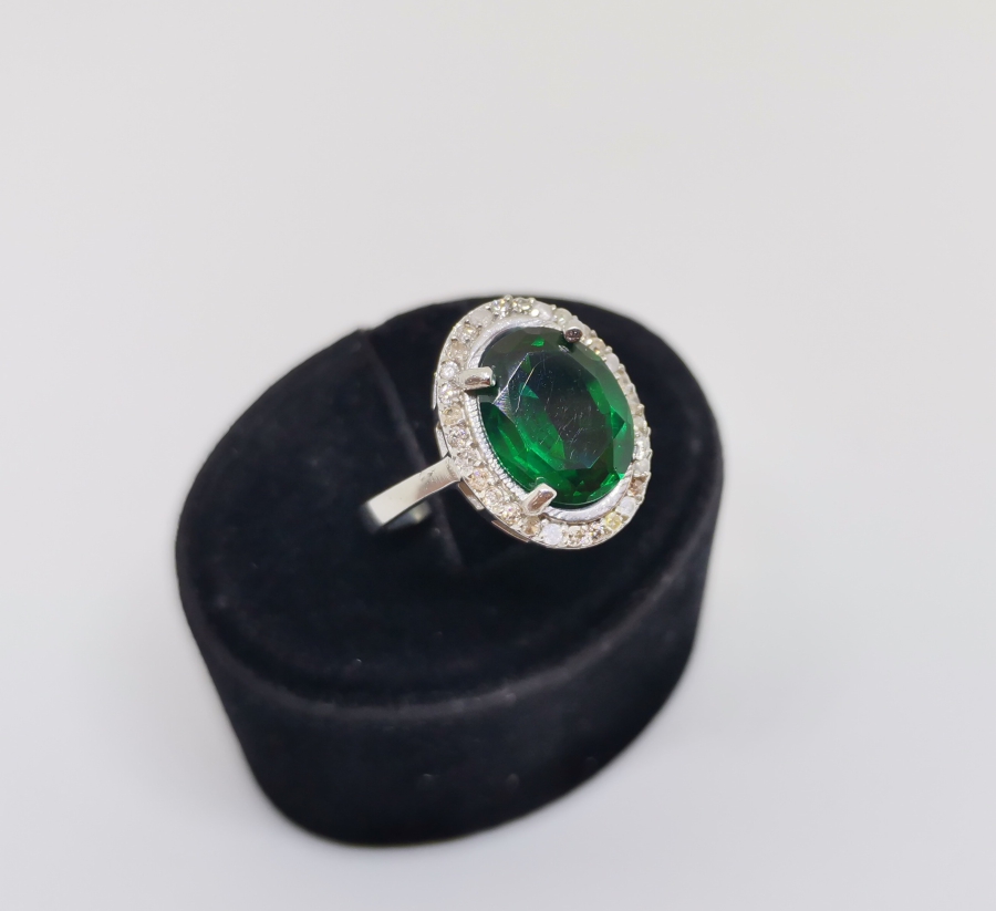 PIRLANTA VE ZÜMRÜT TAŞLI BÜYÜK OVAL YÜZÜK