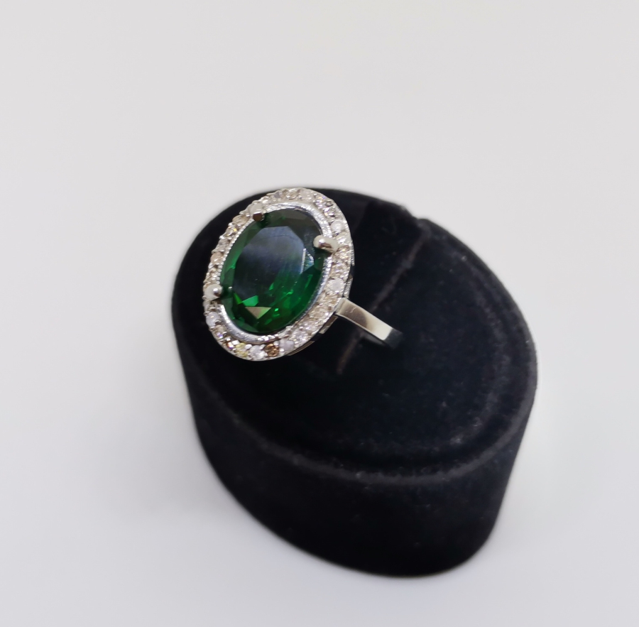 PIRLANTA VE ZÜMRÜT TAŞLI BÜYÜK OVAL YÜZÜK