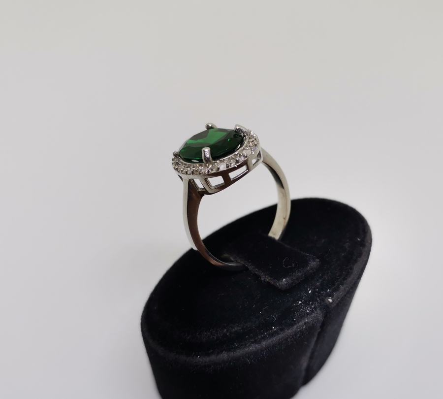 PIRLANTA VE ZÜMRÜT TAŞLI BÜYÜK OVAL YÜZÜK