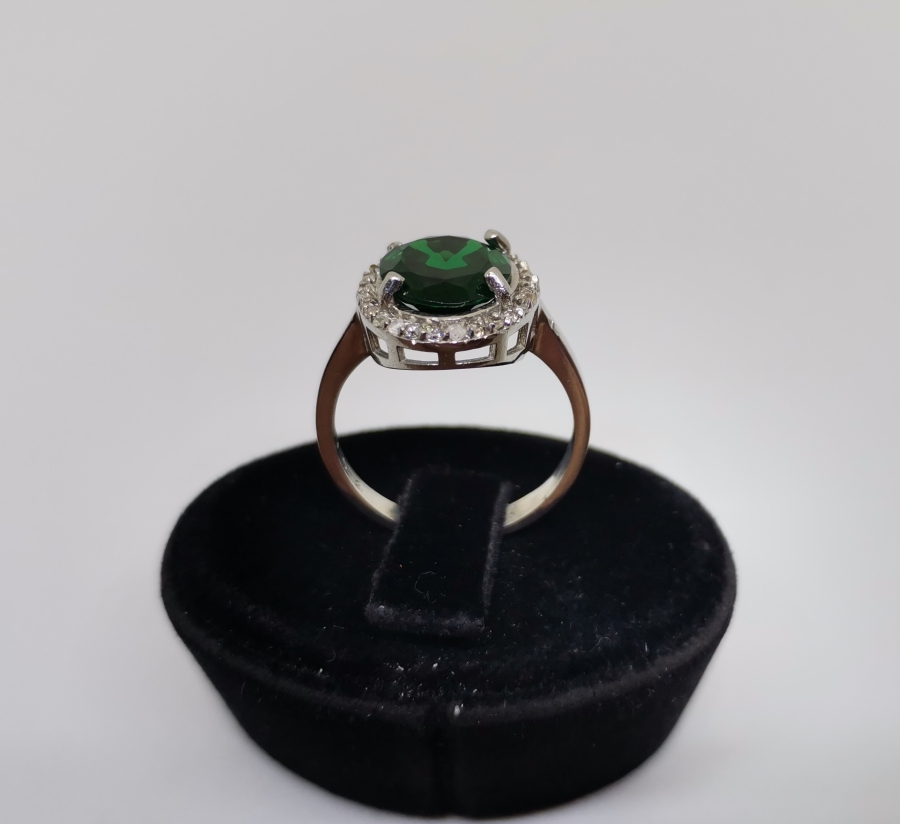 PIRLANTA VE ZÜMRÜT TAŞLI BÜYÜK OVAL YÜZÜK