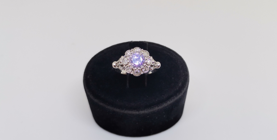 AMETİST VE PIRLANTA TAŞLI DİVANHANE ÇİVİSİ MODELİ YÜZÜK