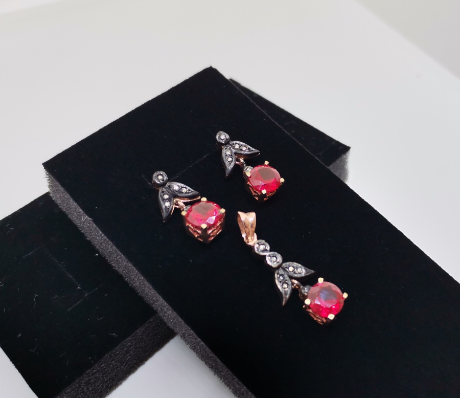 ELMAS VE GARNET TAŞLI KOLYE KÜPE TAKIMI