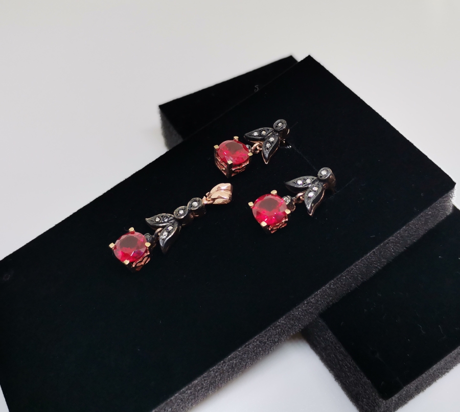 ELMAS VE GARNET TAŞLI KOLYE KÜPE TAKIMI