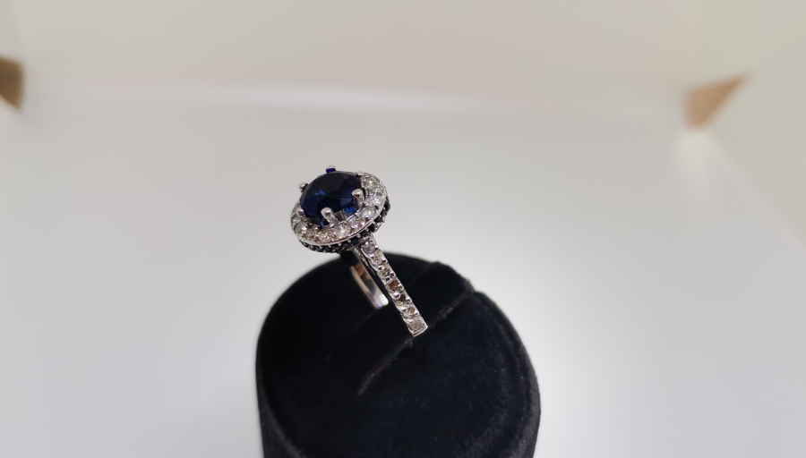 SAFİR VE PIRLANTA TAŞLI KUBBELİ MODEL YÜZÜK