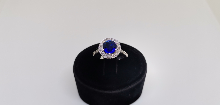 SAFİR VE PIRLANTA TAŞLI KUBBELİ MODEL YÜZÜK