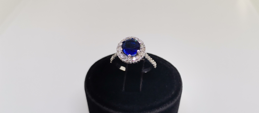 SAFİR VE PIRLANTA TAŞLI KUBBELİ MODEL YÜZÜK