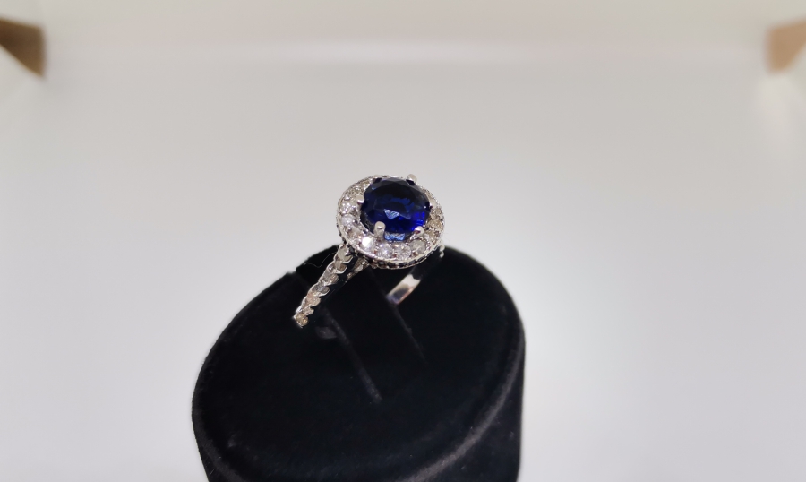 SAFİR VE PIRLANTA TAŞLI KUBBELİ MODEL YÜZÜK