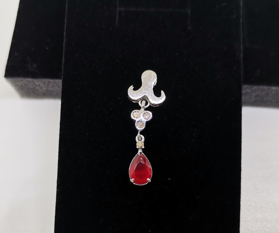 PIRLANTA VE YAKUT TAŞLI DAMLA MODELİ KOLYE UCU