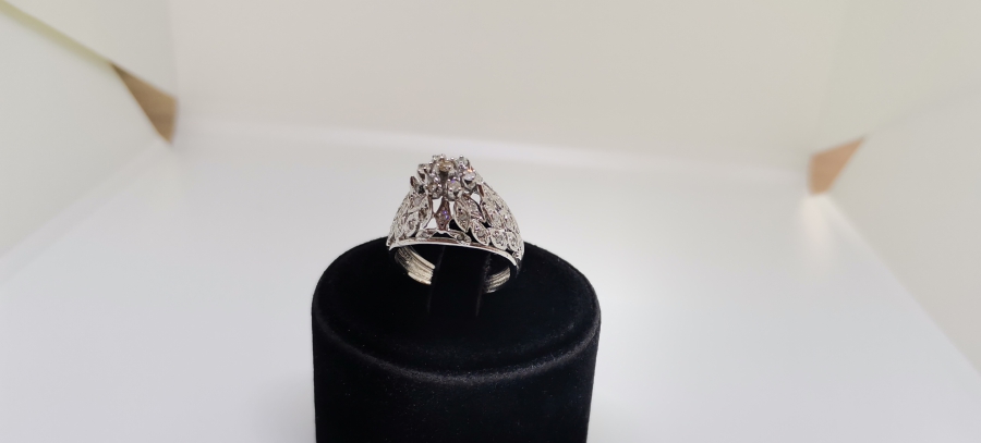 DİK SARMAŞIK MODELİ PIRLANTA TAŞLI YÜZÜK