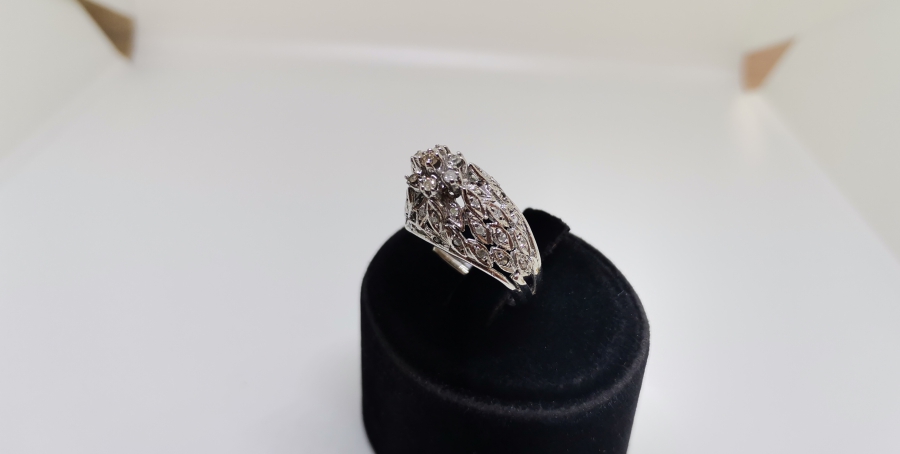 DİK SARMAŞIK MODELİ PIRLANTA TAŞLI YÜZÜK