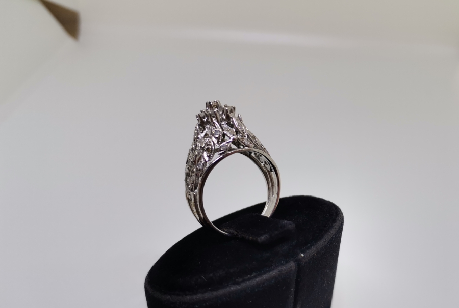 DİK SARMAŞIK MODELİ PIRLANTA TAŞLI YÜZÜK