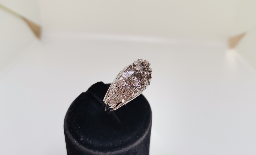 DİK SARMAŞIK MODELİ PIRLANTA TAŞLI YÜZÜK