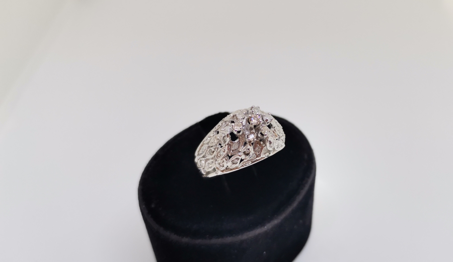 DİK SARMAŞIK MODELİ PIRLANTA TAŞLI YÜZÜK