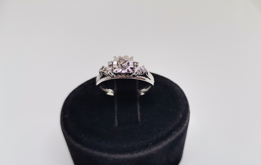 PIRLANTA TAŞLI ÇİÇEKLİ MODEL YÜZÜK