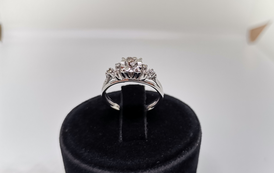 PIRLANTA TAŞLI ÇİÇEKLİ MODEL YÜZÜK