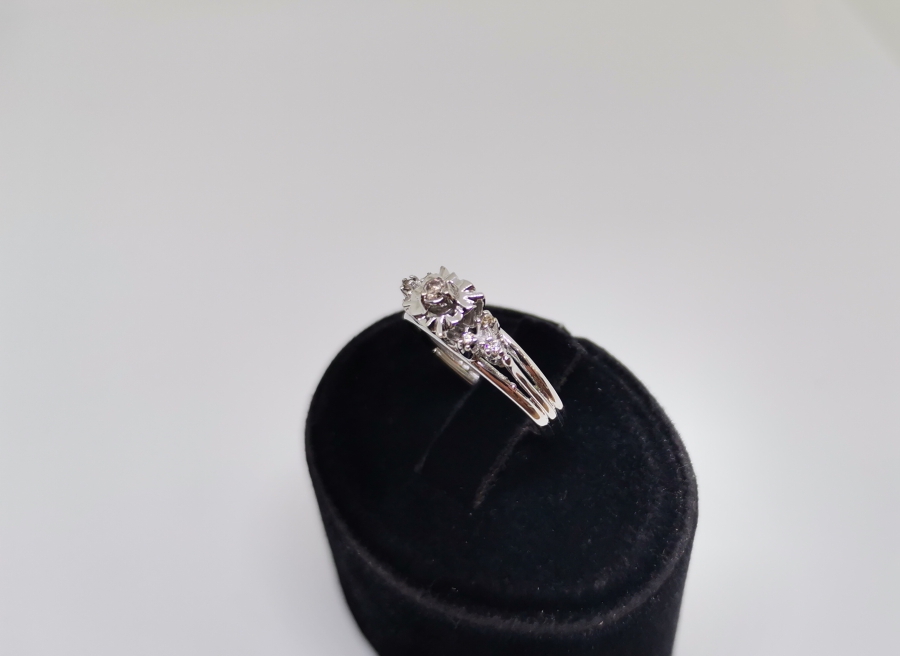 PIRLANTA TAŞLI ÇİÇEKLİ MODEL YÜZÜK